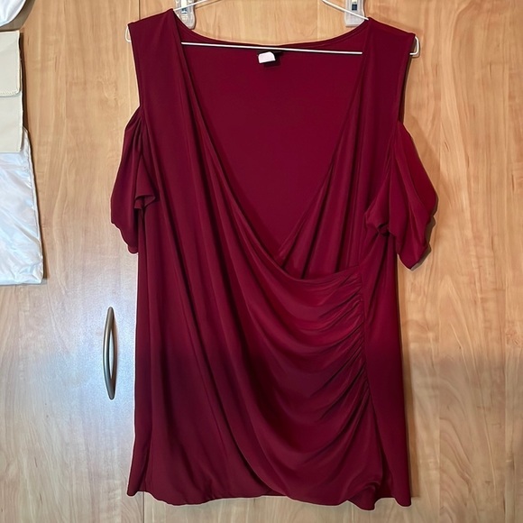 TORRID‎ Burgundy Cold Shoulder Knit Wrap Top - Picture 1 of 5